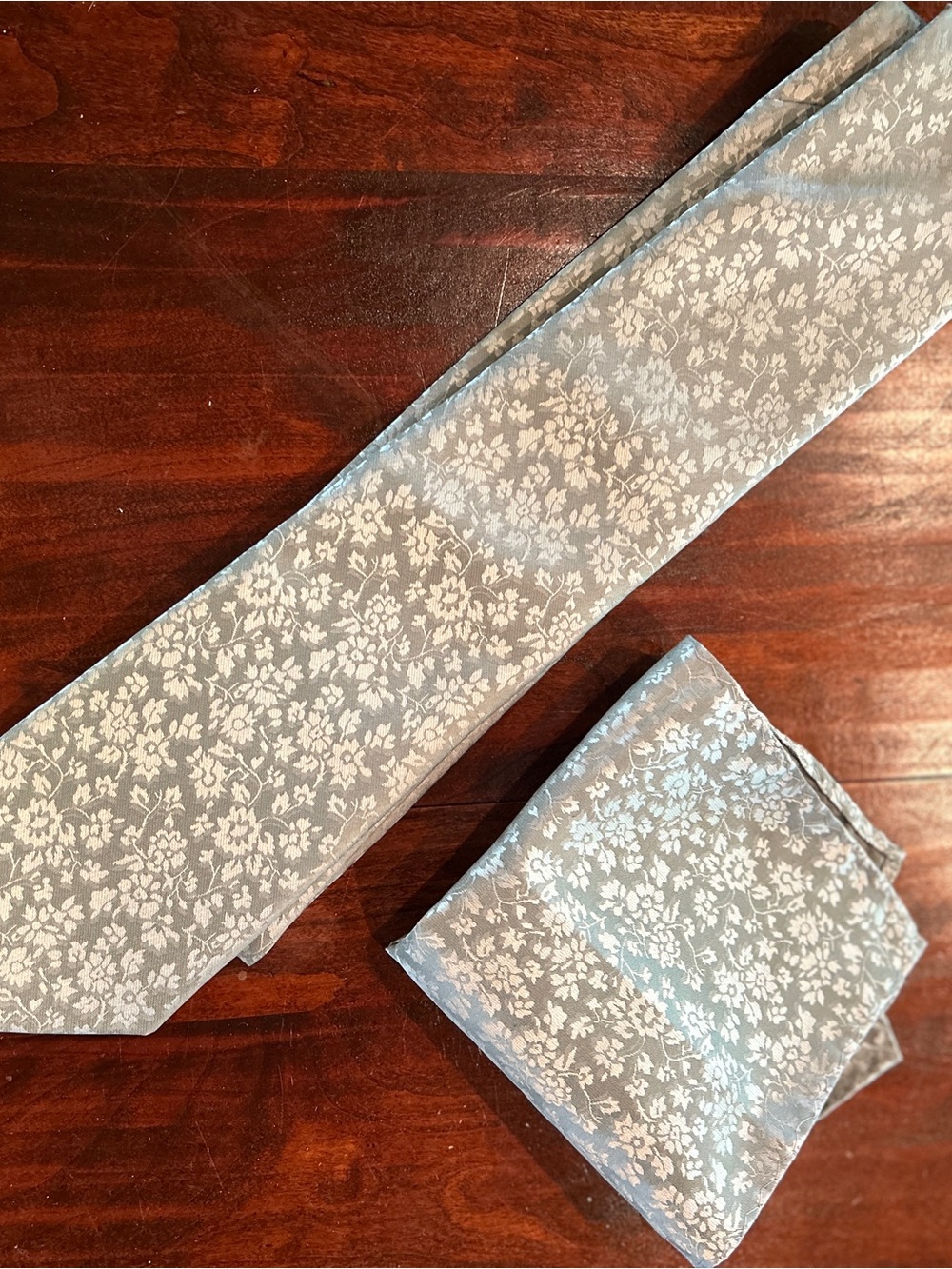 Light Green Floral Silk Tie and Pocket Square Set - NWOT